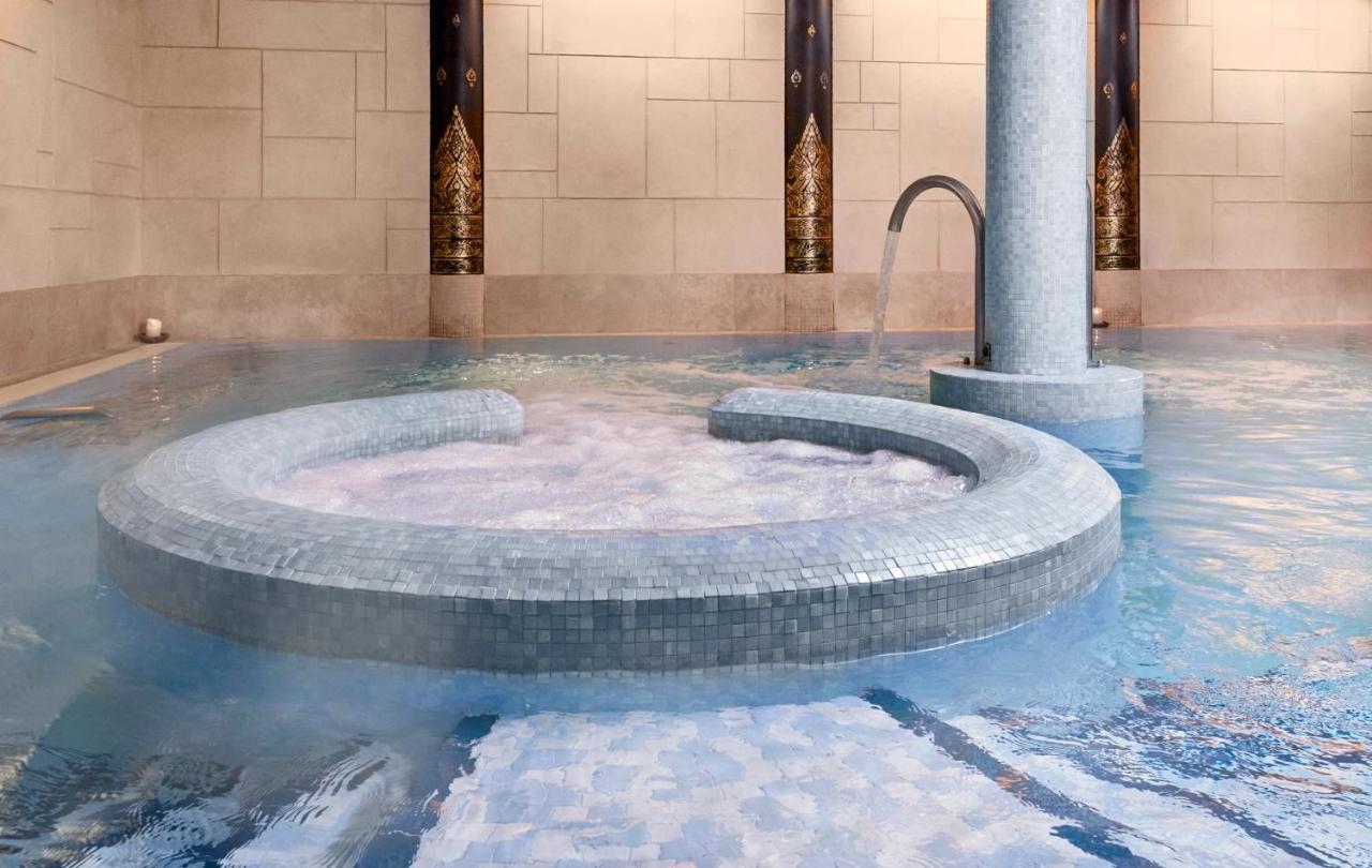 Hotel Careys Manor & Senspa
